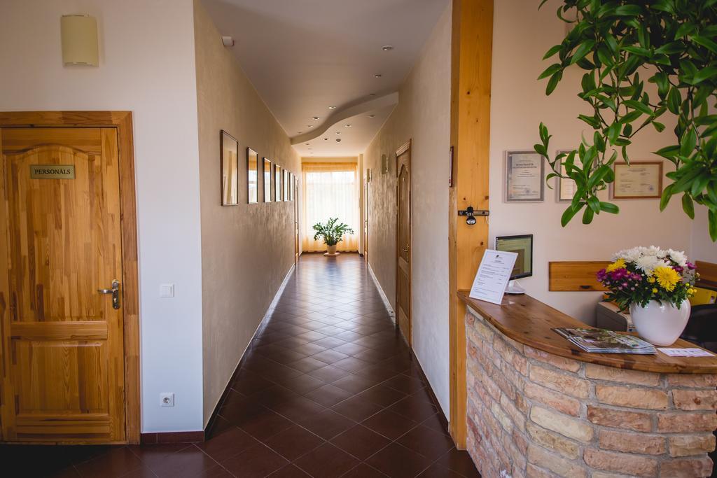 Viesu Maja Janis Hotel Madona Exterior foto