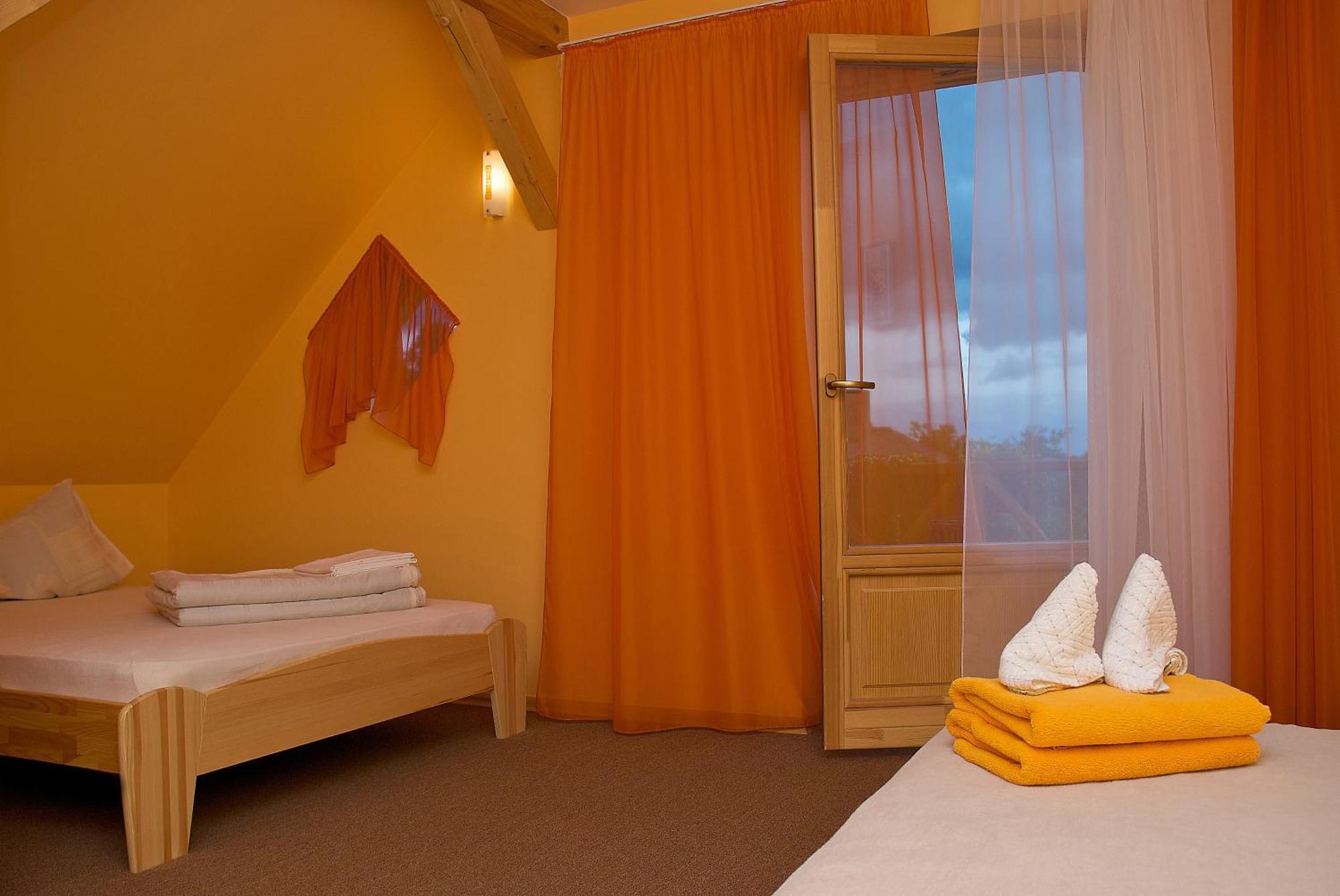 Viesu Maja Janis Hotel Madona Exterior foto